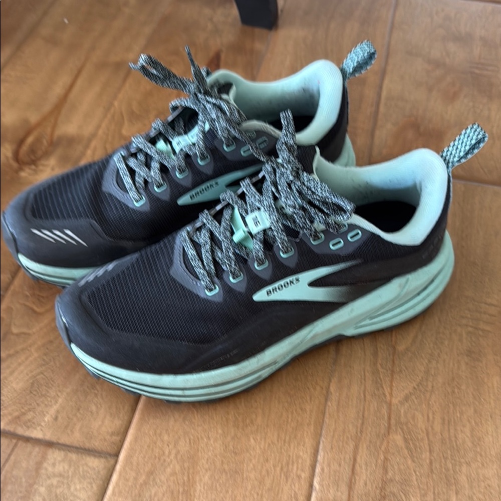 Brooks Black and Gray Athletic Shoes with Mesh Ventilation